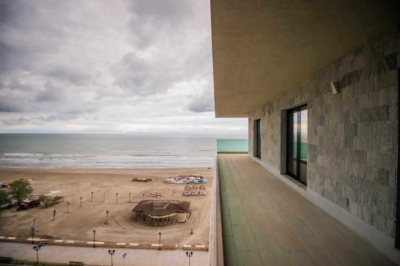 Luxury Promenada Apartment - Frontal Beachfront Mamaia Nord Năvodari Eksteriør billede