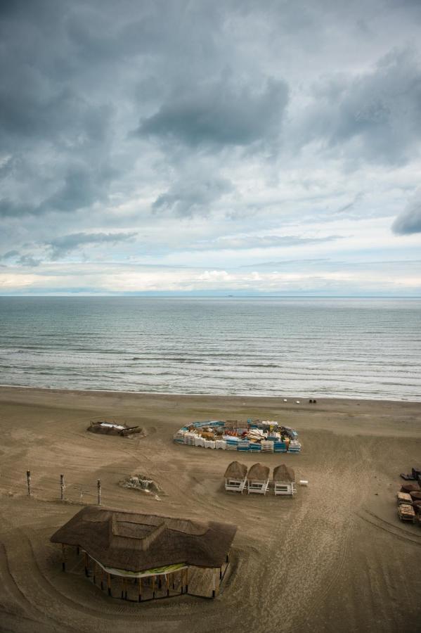 Luxury Promenada Apartment - Frontal Beachfront Mamaia Nord Năvodari Eksteriør billede