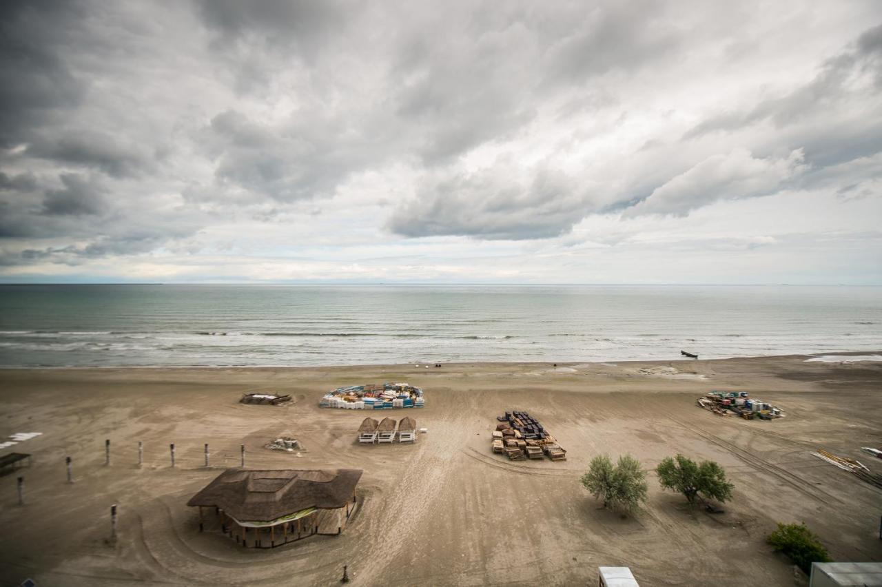 Luxury Promenada Apartment - Frontal Beachfront Mamaia Nord Năvodari Eksteriør billede