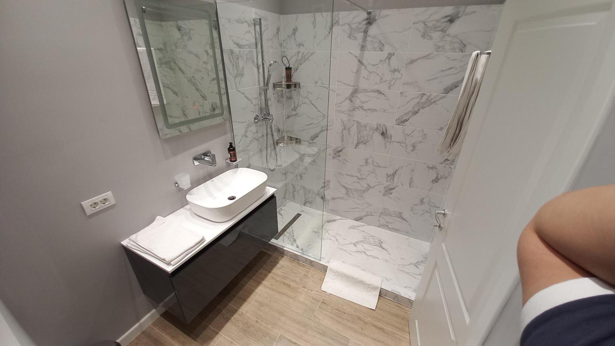 Luxury Promenada Apartment - Frontal Beachfront Mamaia Nord Năvodari Eksteriør billede