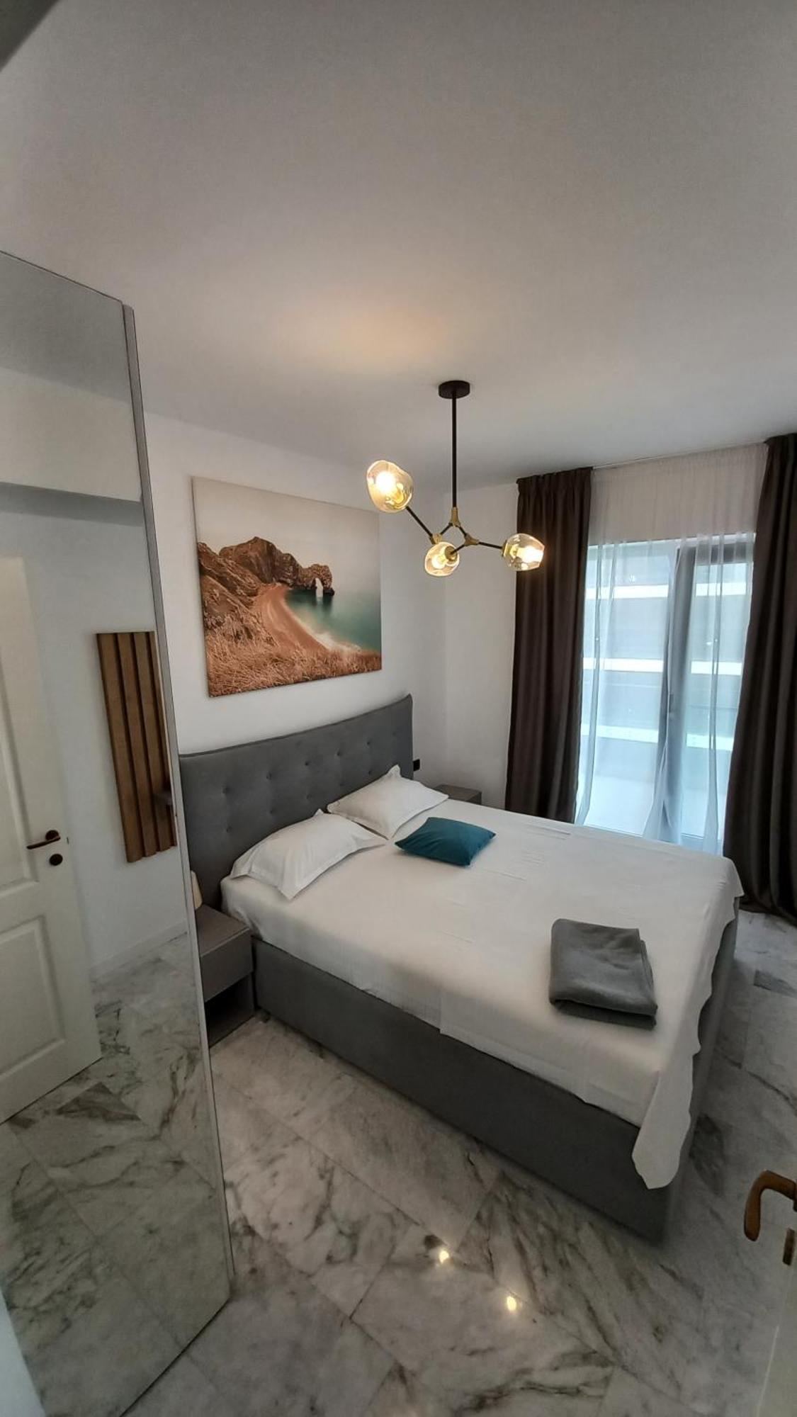 Luxury Promenada Apartment - Frontal Beachfront Mamaia Nord Năvodari Eksteriør billede